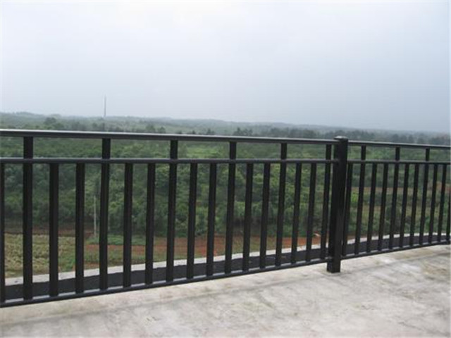 鋅鋼陽臺(tái)護(hù)欄 鋅鋼陽臺(tái)護(hù)欄