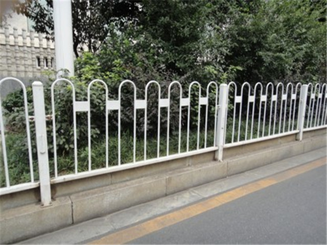 鋅鋼道路護(hù)欄圖片2 鋅鋼道路護(hù)欄圖片2