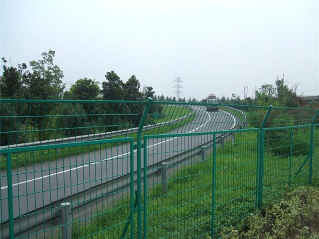 公路護欄網(wǎng)圖片3 公路護欄網(wǎng)圖片3
